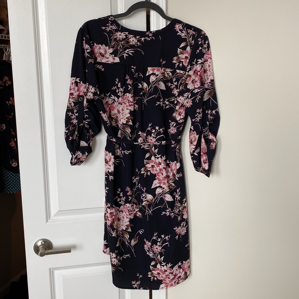 Floral shirt dress w/ tie-front waist - Picture 2 of 2